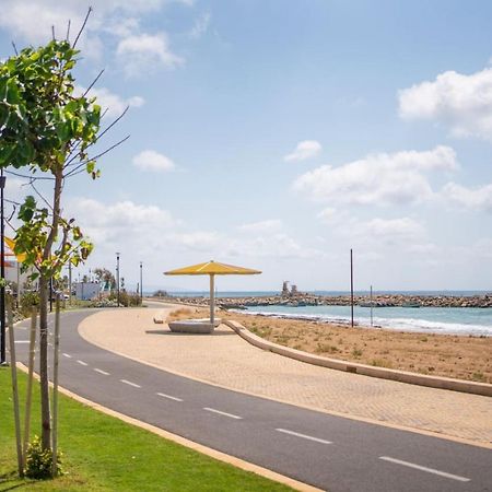 Sea N' Rent: Beachfront 2-Bedroom Apartment in Nahariya Exterior photo
