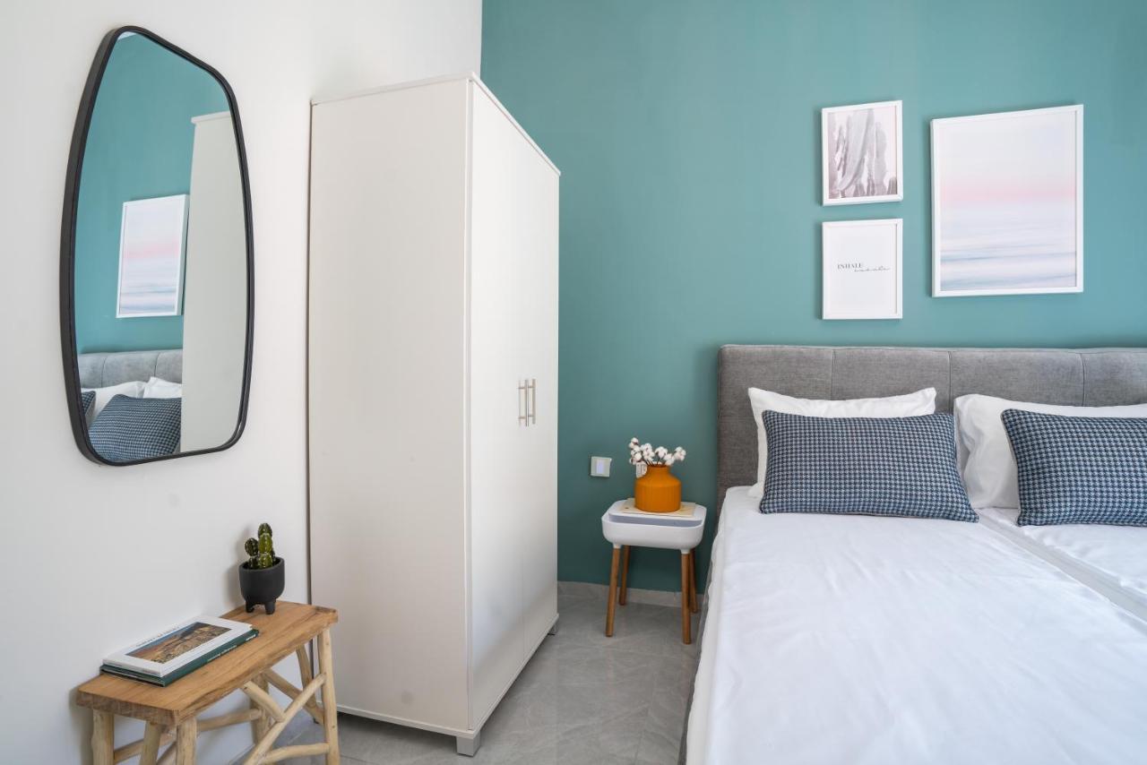 Sea N' Rent: Beachfront 2-Bedroom Apartment in Nahariya Exterior photo