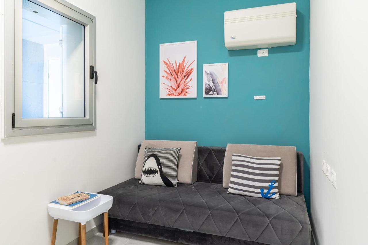 Sea N' Rent: Beachfront 2-Bedroom Apartment in Nahariya Exterior photo