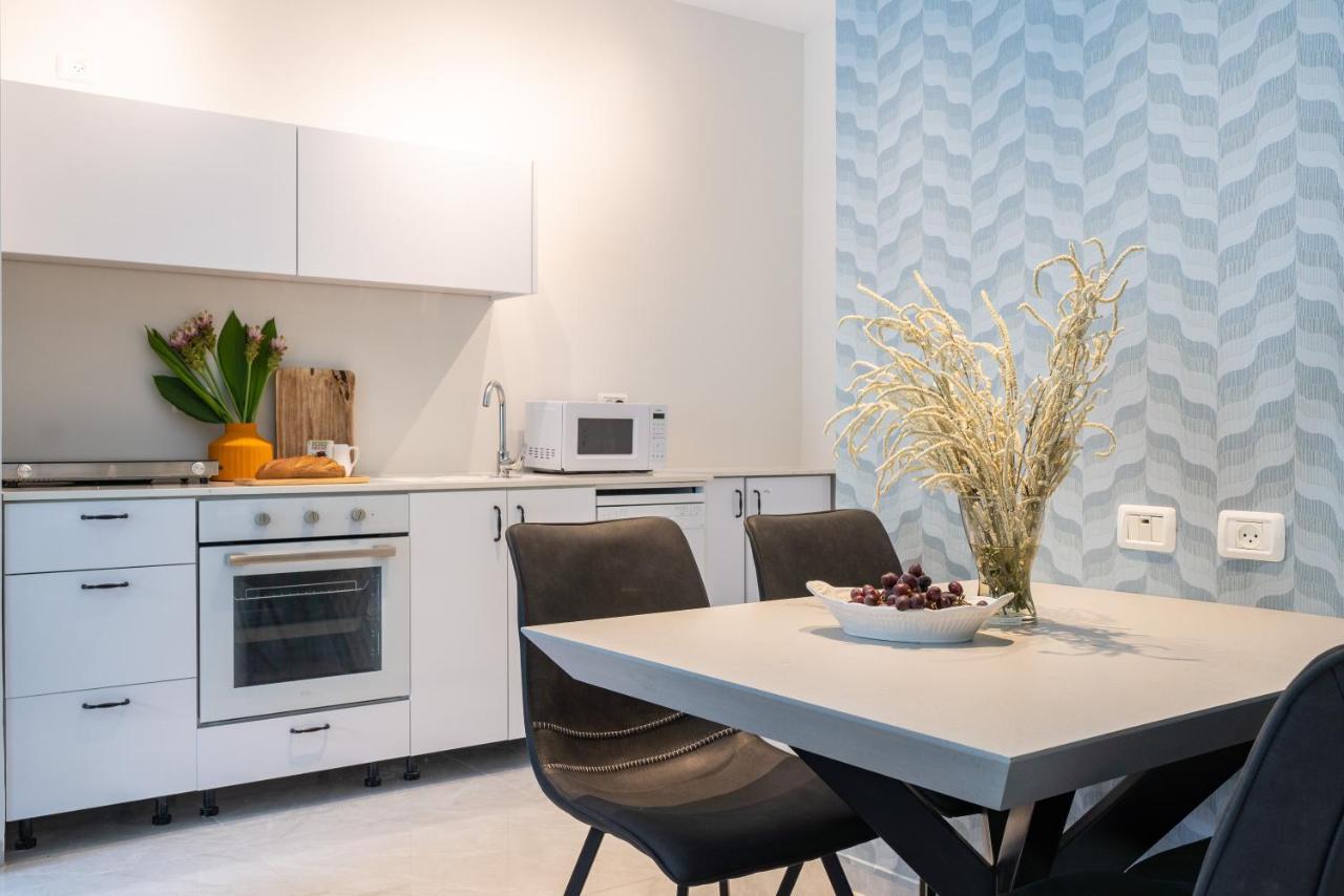 Sea N' Rent: Beachfront 2-Bedroom Apartment in Nahariya Exterior photo