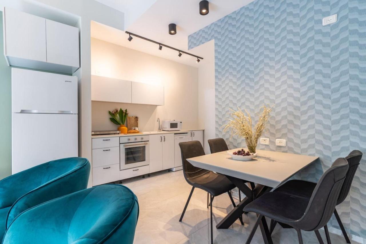 Sea N' Rent: Beachfront 2-Bedroom Apartment in Nahariya Exterior photo