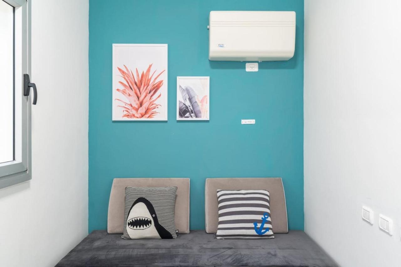 Sea N' Rent: Beachfront 2-Bedroom Apartment in Nahariya Exterior photo