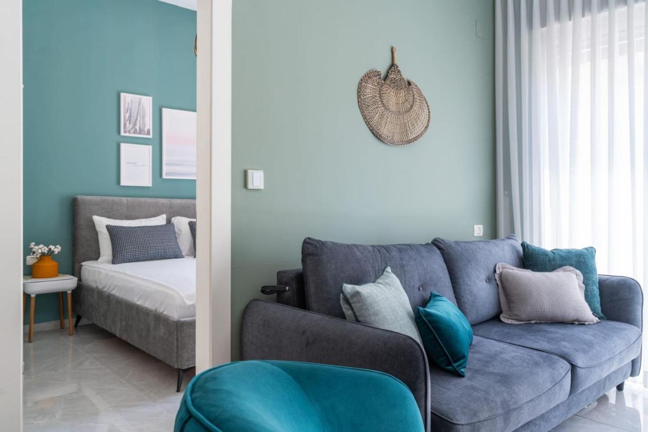 Sea N' Rent: Beachfront 2-Bedroom Apartment in Nahariya Exterior photo