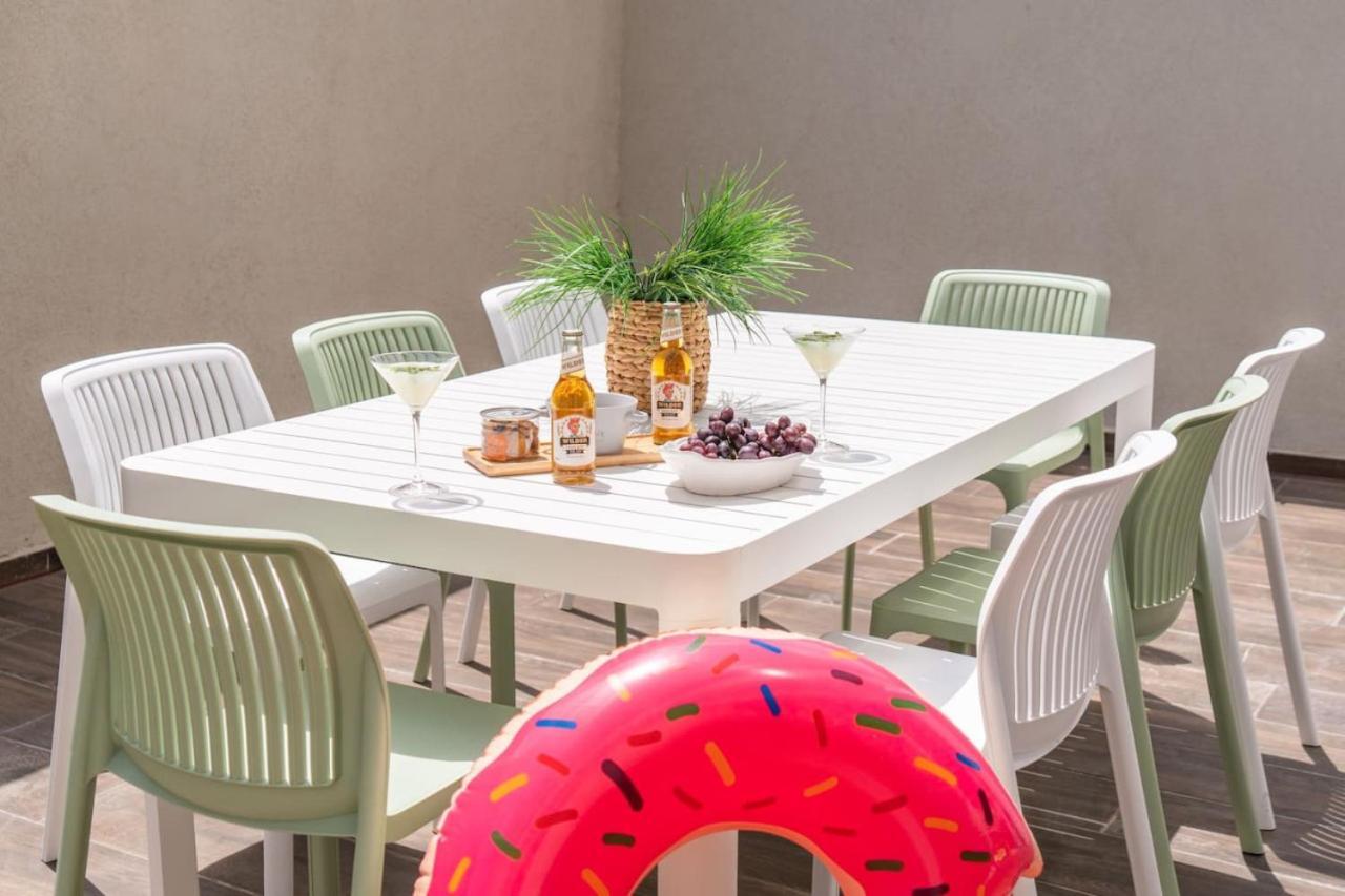 Sea N' Rent: Beachfront 2-Bedroom Apartment in Nahariya Exterior photo
