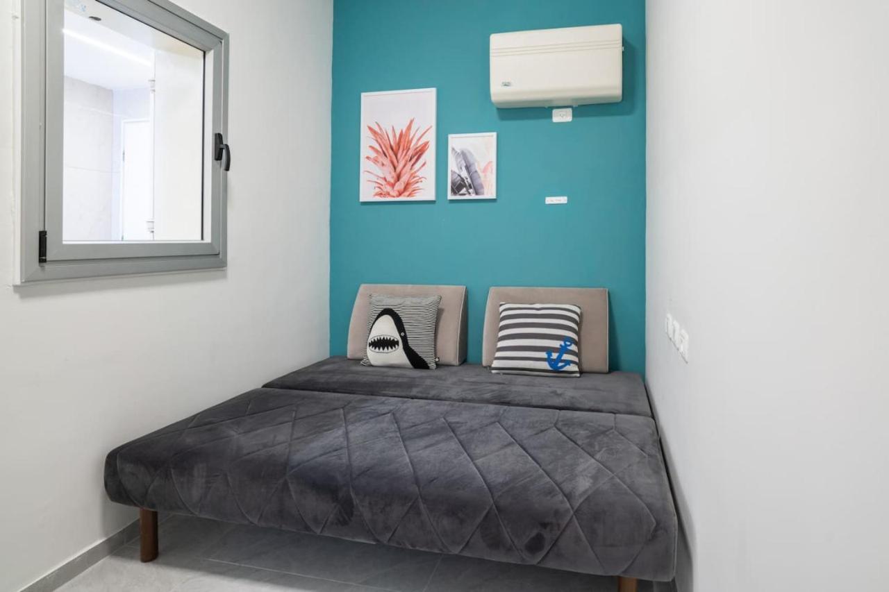 Sea N' Rent: Beachfront 2-Bedroom Apartment in Nahariya Exterior photo